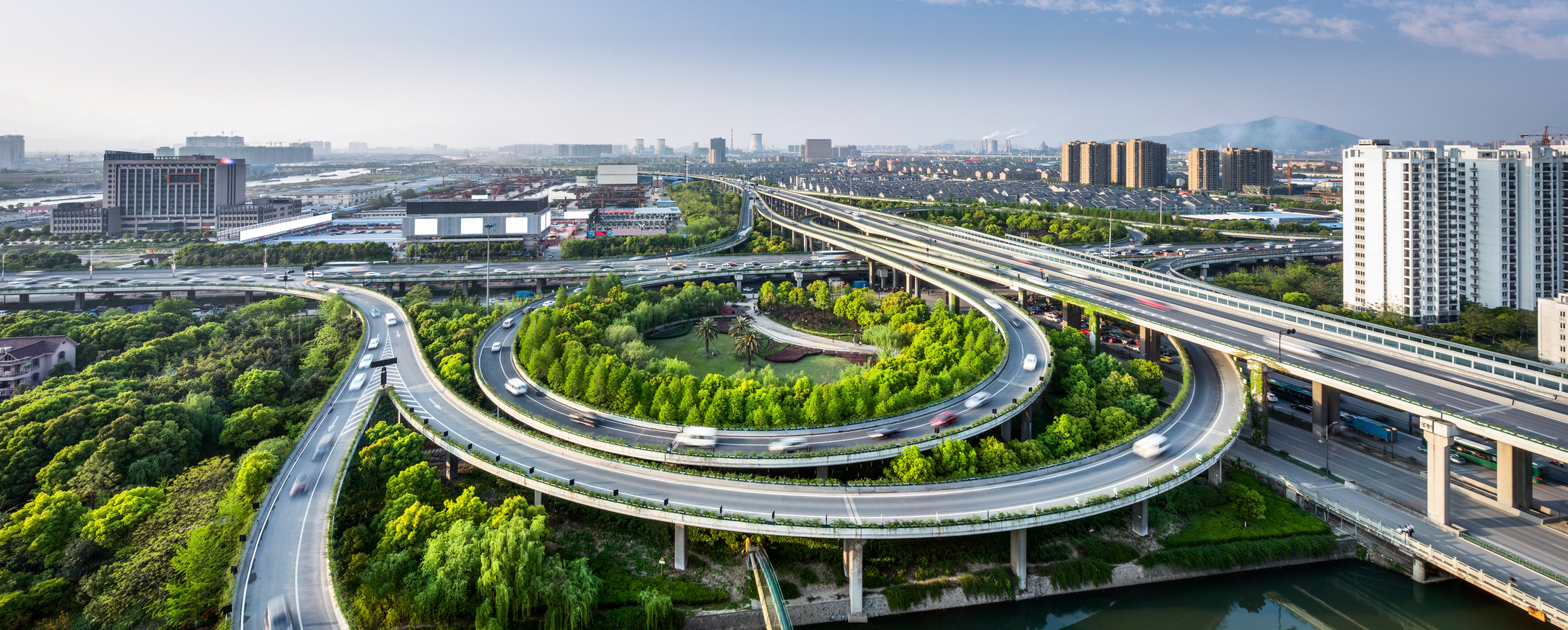 traffic on elevated expressway